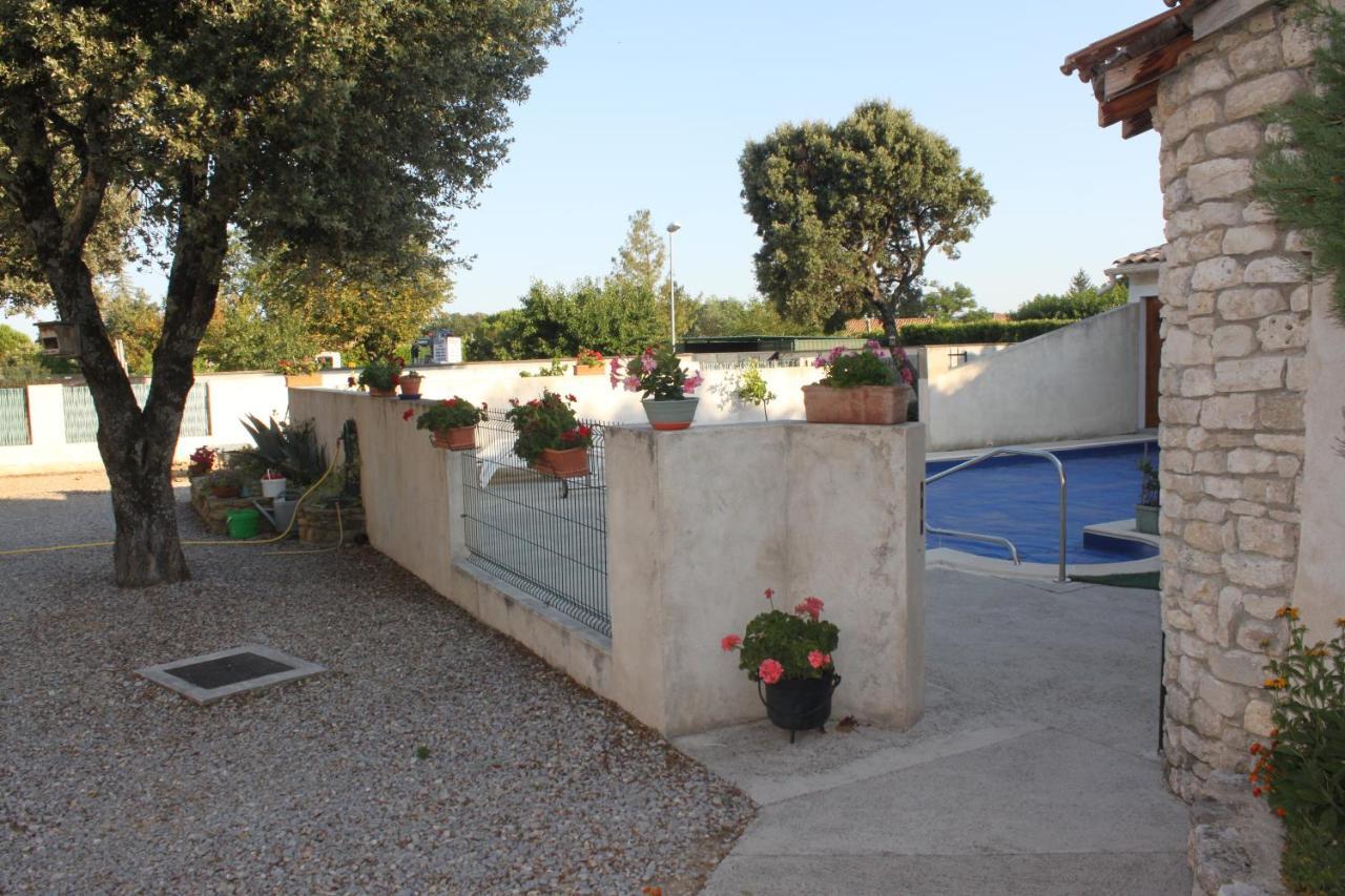 Les Jarres Bleues Apartment Grillon Exterior photo